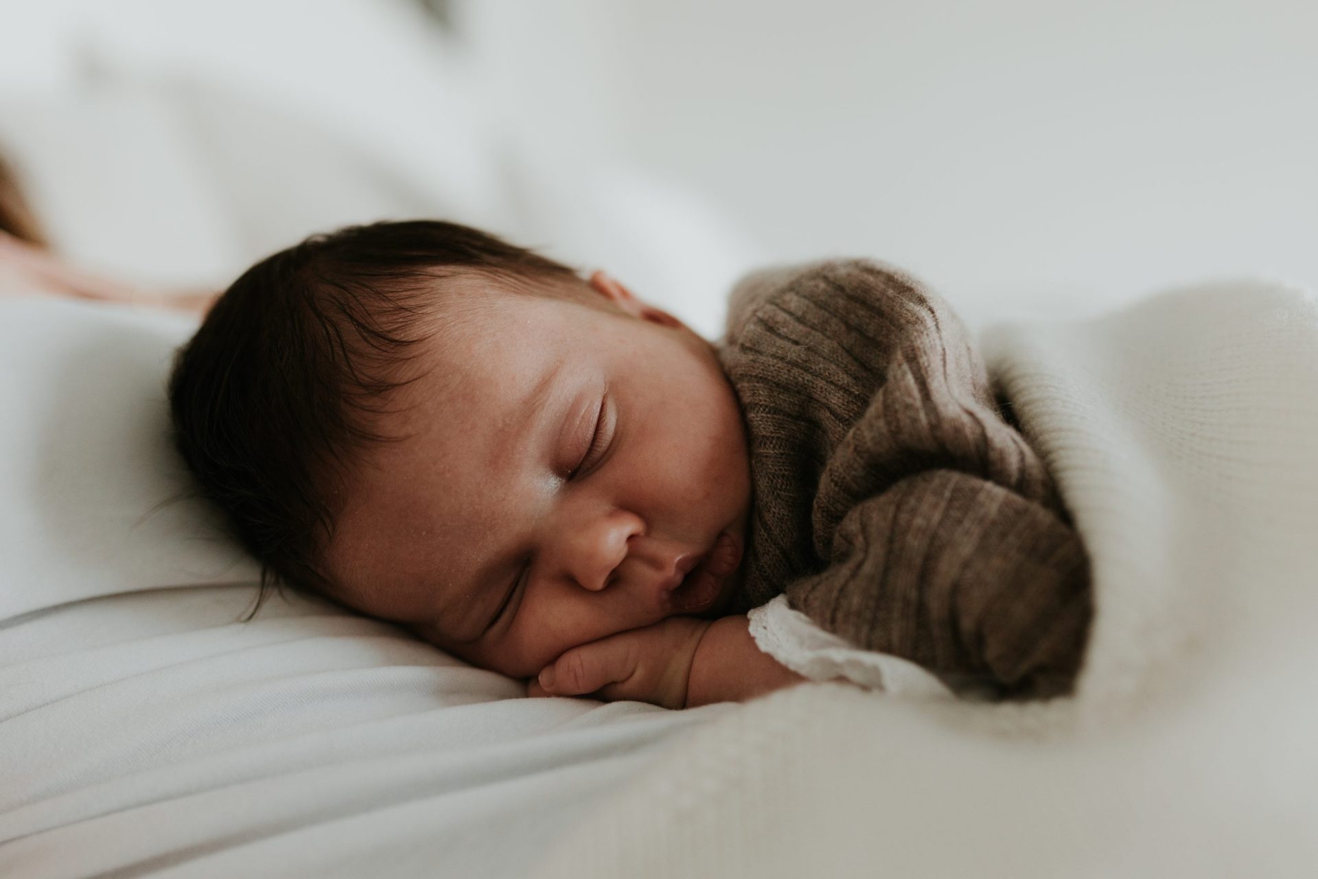 Séance photo nouveau-né et bébé à Bordeaux - Mia Levy